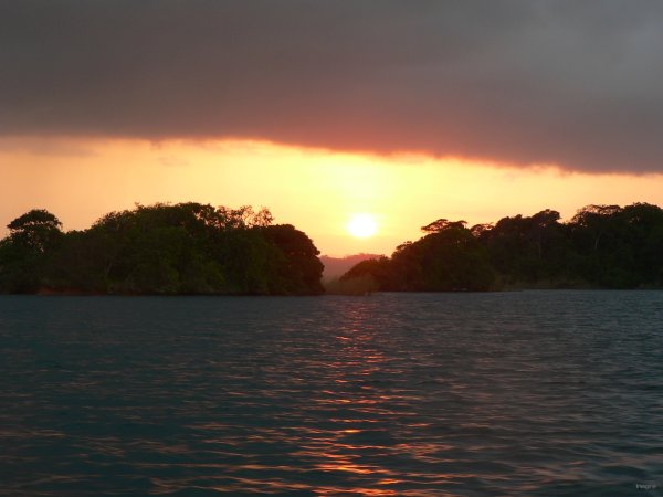 89- Le soleil se leve sur le lac Gatun 
